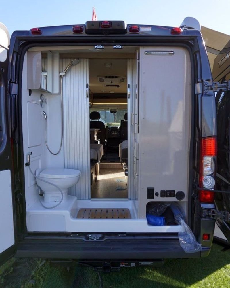 Douche extérieur van aménagé